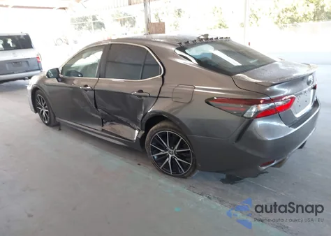 2021 Toyota Camry Se z USA, uszkodzony, nr VIN 4T1G11AK2MU408043